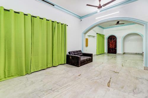 Hostal Oyo Home 66772 Budget Stay Trinity Villa