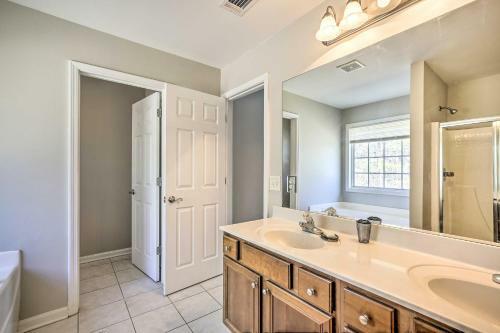 Quiet Home With Private Yard, 26 Mi To Atlanta!