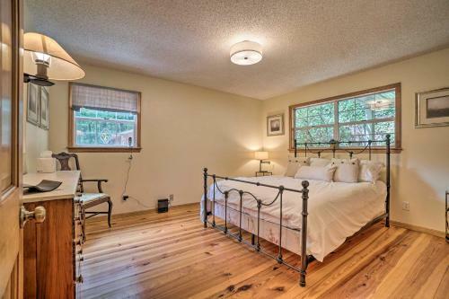 Cozy Cabin With Deck 4 Mi To Dining And Hiking!