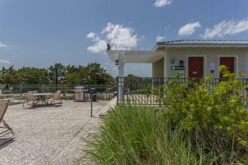 Beautifully Renovated Waterfront Condo 3 Bedroom 3 Baths