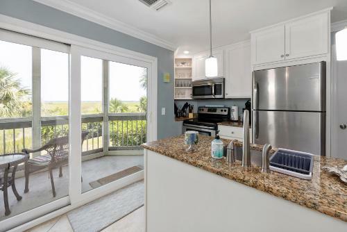 2 Bedroom 2 Bath Marsh Front Unit In Sea Palms On St Simons Island