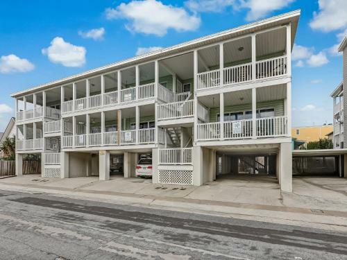 Ocean Views, Steps To Beach, Heated Pool Access! By Southern Belle Tybee
