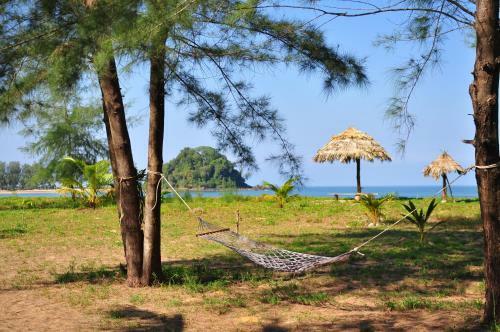 Hostal The Moken Eco Village - Sha Plus