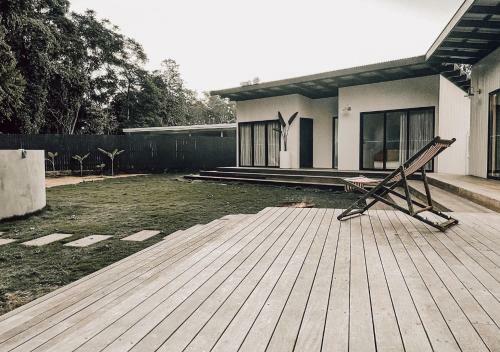 The Slow Monday - Modern Beach Shack