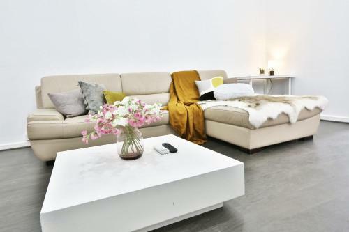 Surrey Hill Elgence And Refined House