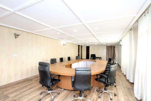 Capital O 12767 Hotel Grand Chinar