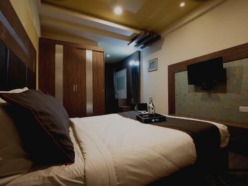 Collection O 81936 Hotel Dreamz Inn