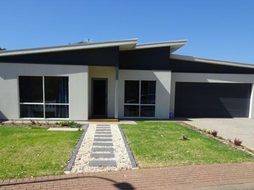 Little Miss Parumba 11 Parumba Drive