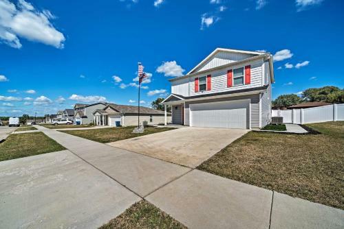 Dewitt Home With Patio, Fire Pit, And Gas Grill!