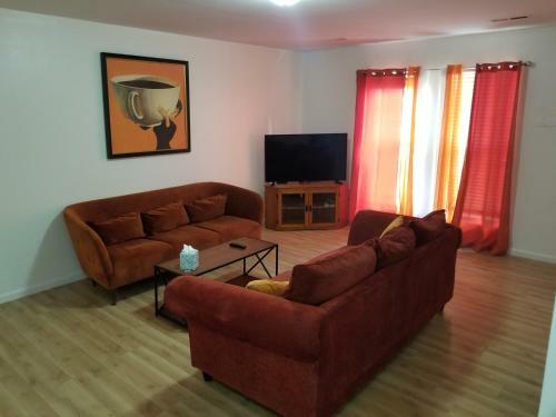 Villa Complete Bnb Presents Beautiful 2br 1b Duplex Mks2005