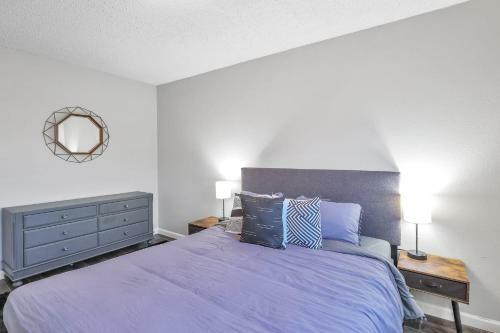 Entire Apartment With 75 Walk Score Getaway