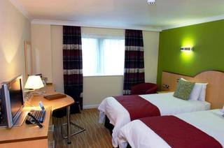 Burleigh Court Hotel And Leisure