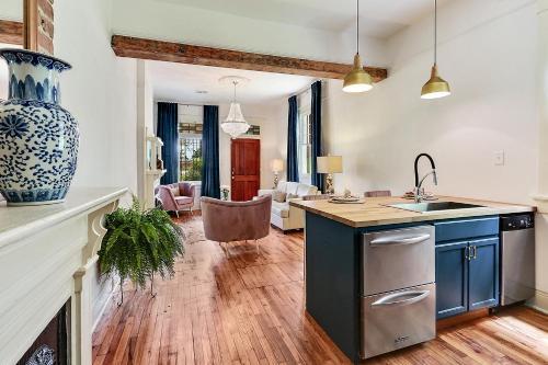 2bd French Luxury W/ Courtyard