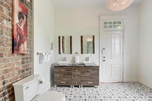 2bd Luxury Modern W Courtyard