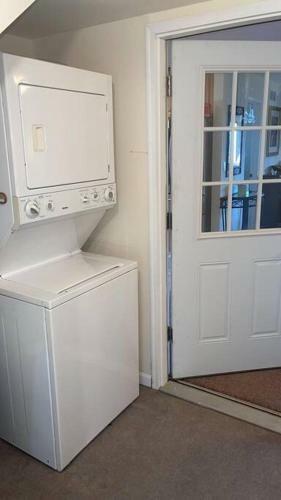 Entire Private Home - 2 Bedroom. Sleeps 3+