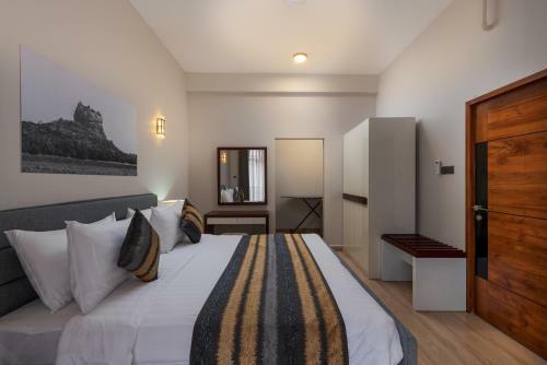 Pink Elephant Tourist Apartment Hotel