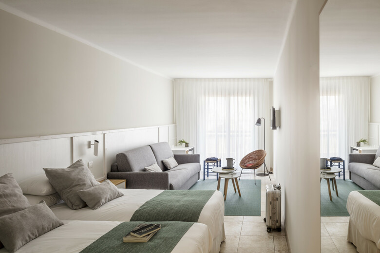 Aqua Hotel Bertran Park