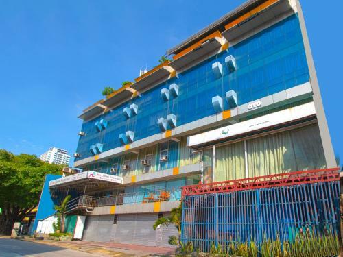 Hotel Vaccinated Staff - Oyo 677 Roseate Pensione