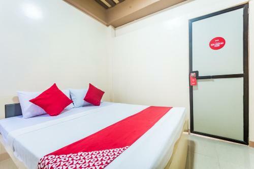 Hotel Vaccinated Staff-oyo 569 Alt Complex