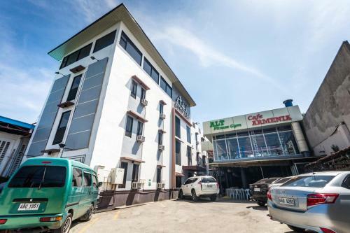 Hotel Vaccinated Staff-oyo 569 Alt Complex