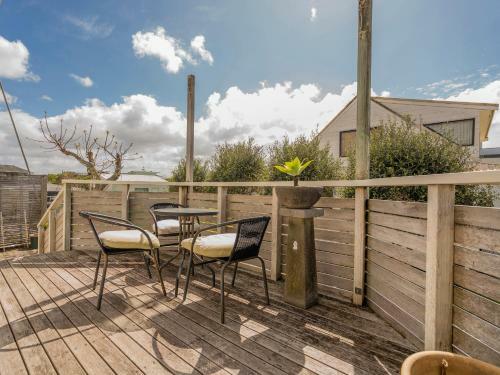 Bach On Pipi - Whangamata Holiday Home