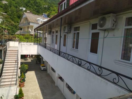Hostal White House Avtandil&nino