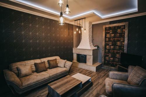 7 Rooms Hotel