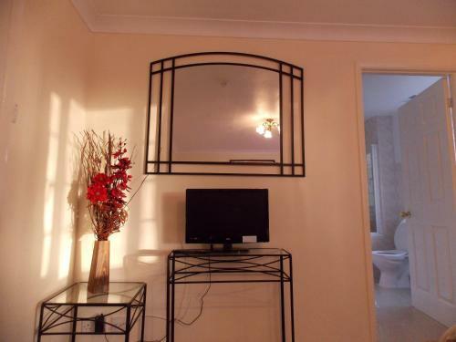 Hostal Da Vinci Guest House - Bed And Breakfast (Gatwick)