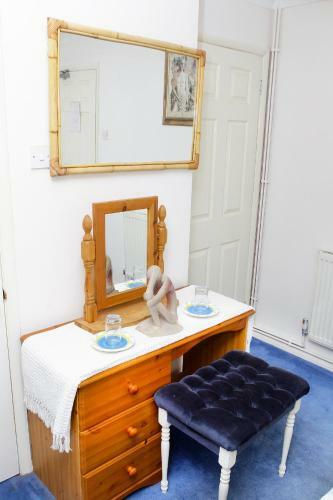 Hostal Da Vinci Guest House - Bed And Breakfast (Gatwick)