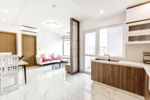 Sandy Gold - Oceanus Apartments