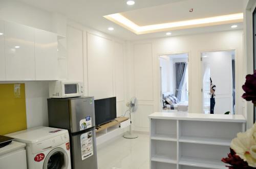Smiley Apartment 8