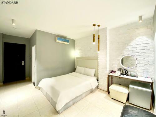 A In Hotel Del Luna