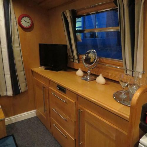 Houseboat Hotels