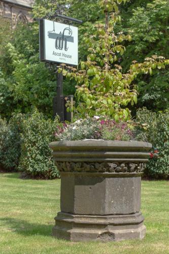 Ascot House Hotel