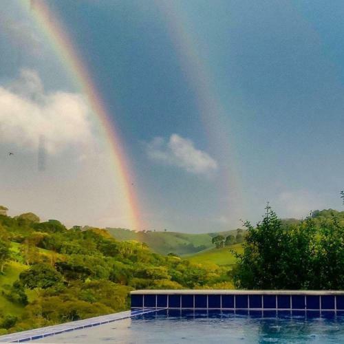 Chal� Master Com Piscina de Borda Infinita