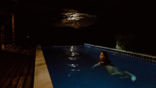 Chal� Master Com Piscina de Borda Infinita