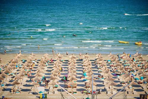 Vibe Apartment In Alezzi Beach Resort Spa N Pools