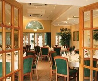 Hotel The Oxford Belfry - Qhotels