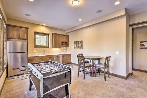 Luxe Breckenridge Home With 3 Fireplaces And View
