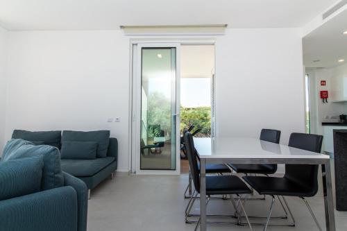 Stylish Apartment In Porto de M�s Lagos