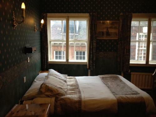 The Royal Victoria & Bull Hotel