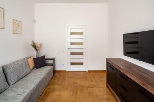 Three Bedroom Apartment On Rynok Square