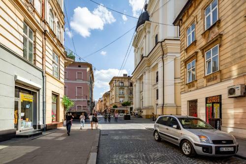 Three Bedroom Apartment On Rynok Square