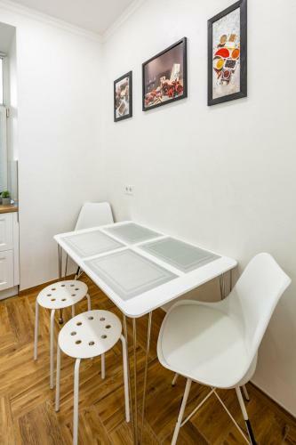Three Bedroom Apartment On Rynok Square