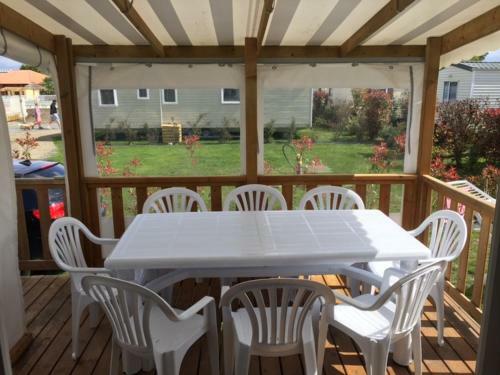 Mobilhome Dans Un Village 4*