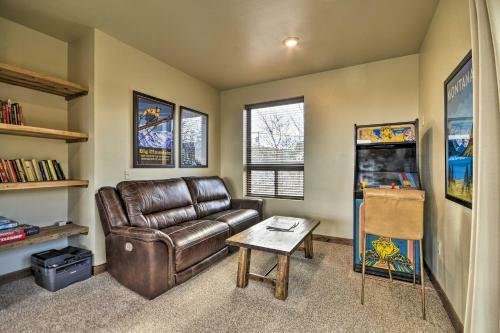 Modern Townhome With Rooftop Deck And Hot Tub!