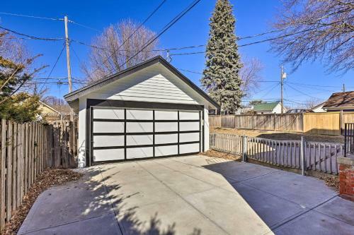 Luxe Omaha Home With Yard - 3 Mi To Downtown!