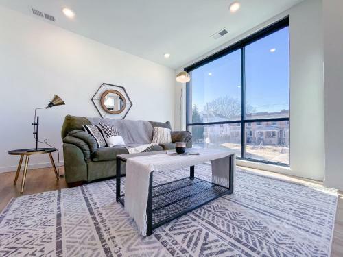 Bright 1bd/1ba Downtown Omaha Apartments