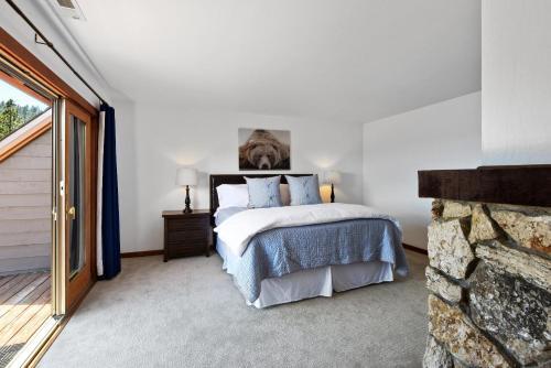 Lakeshore Terrace Delight