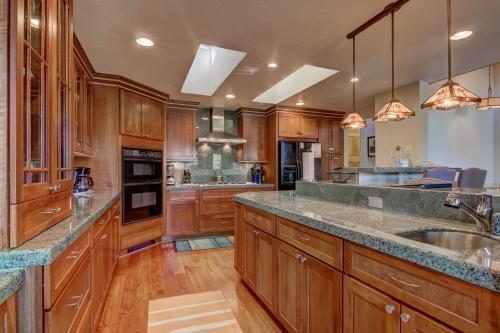 Lakeview Getaway